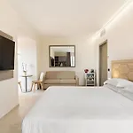 Domizia Hotel