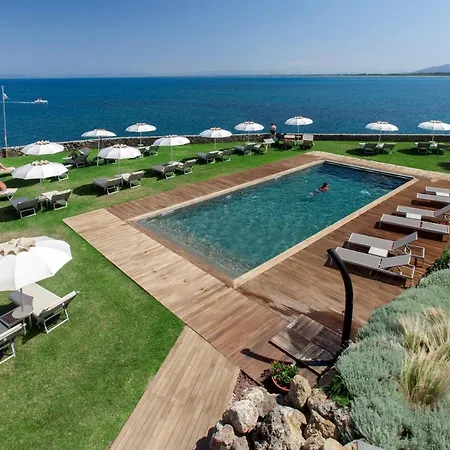 Domizia Hotell
