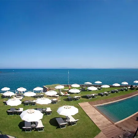 Domizia Hotell 4*