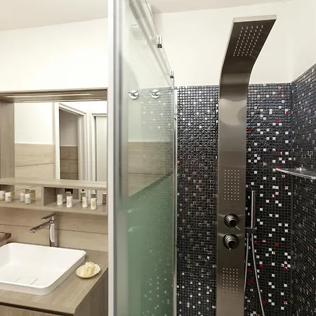 Domizia Hotell