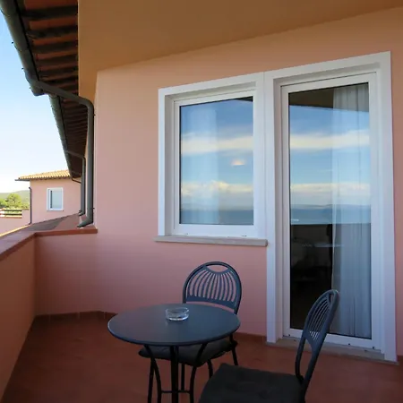 Domizia Hotell