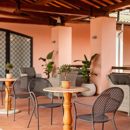 Domizia Hotell