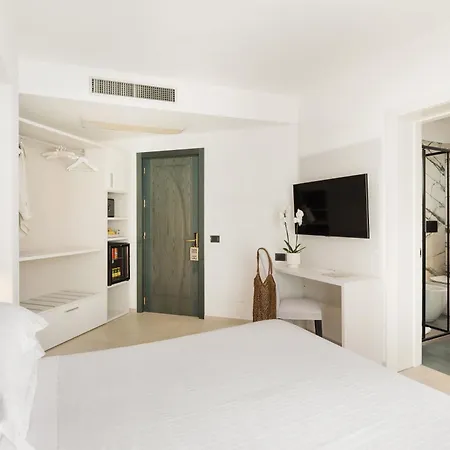 Domizia Hotell