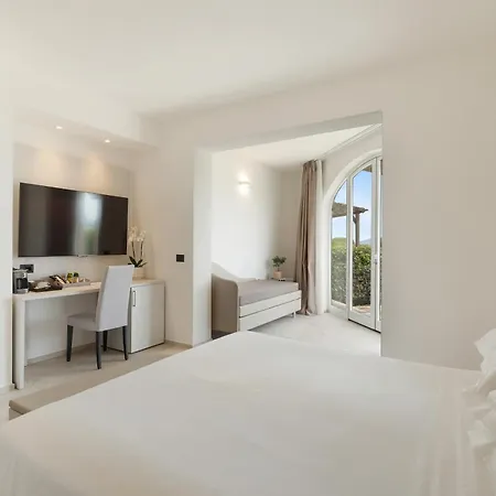 Hotell Domizia 4*