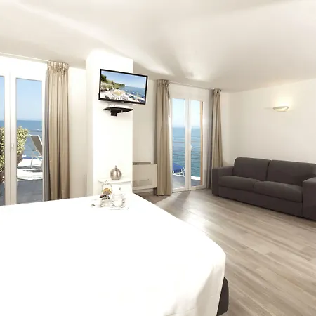 Domizia Hotel