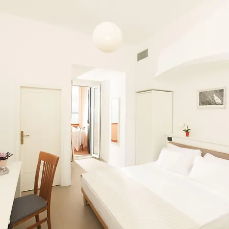 Domizia Hotel