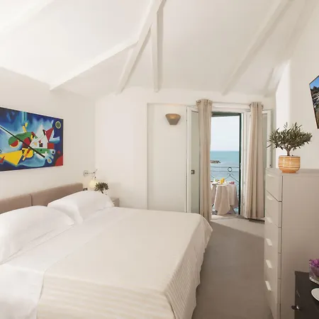 Hotel Domizia 4*