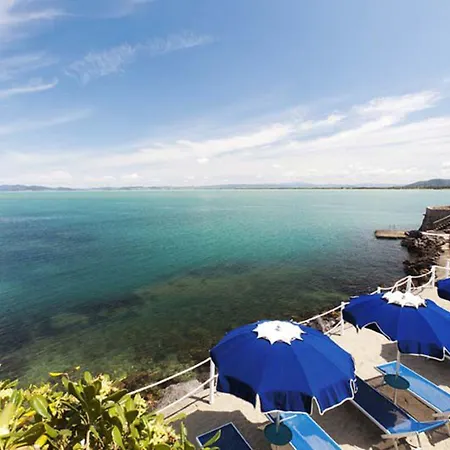 Domizia Hotel 4*