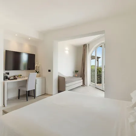 Domizia Hotel 4*