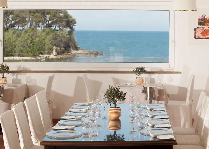 Domizia Hotel