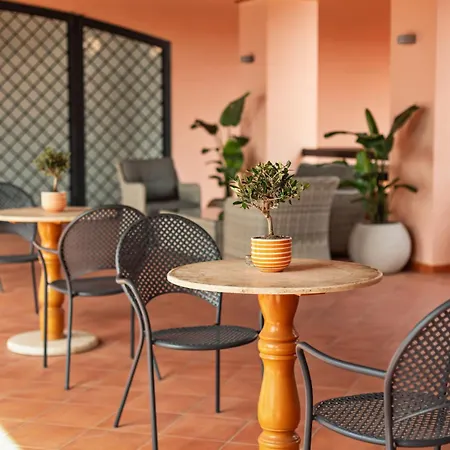 Domizia Hotel