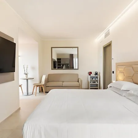Domizia Hotel